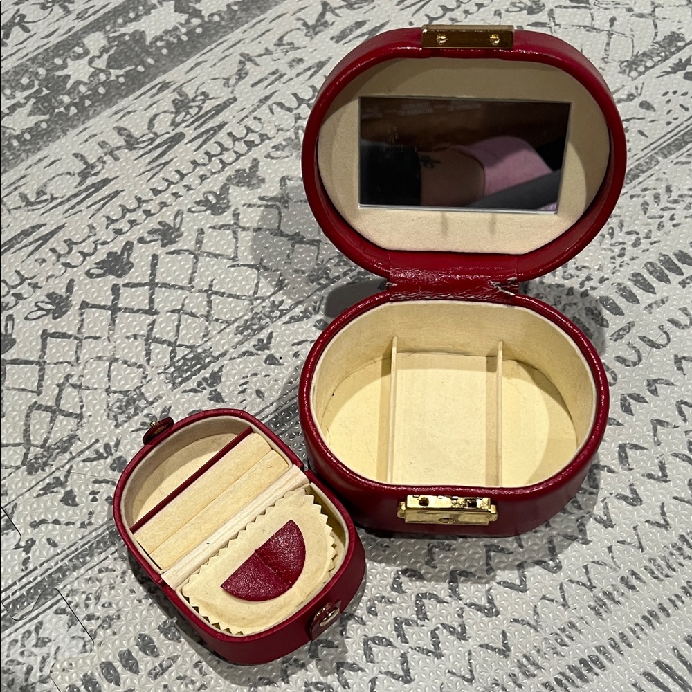 🔑 Vintage Red Leather Oval Jewelry Box Set w/ Key - Picture 7 of 13